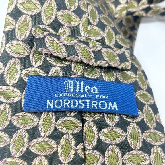 Vintage ALTEA NORDSTROM Men’s Green Concentric Oval Pattern 100% Silk Tie 58” - Picture 4 of 4